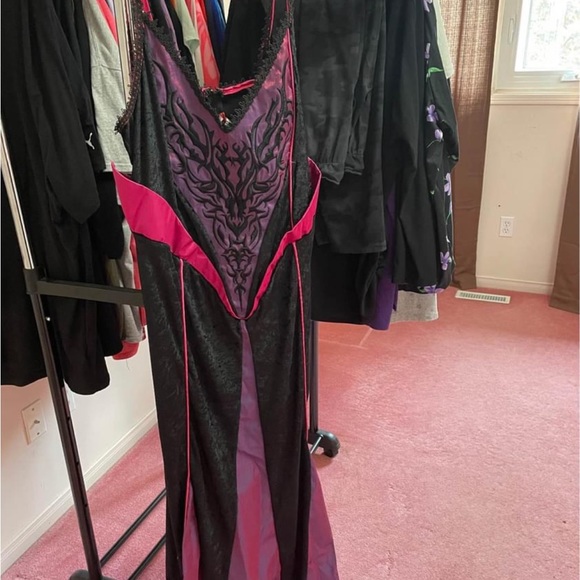 Maleficent costume - Picture 2 of 4